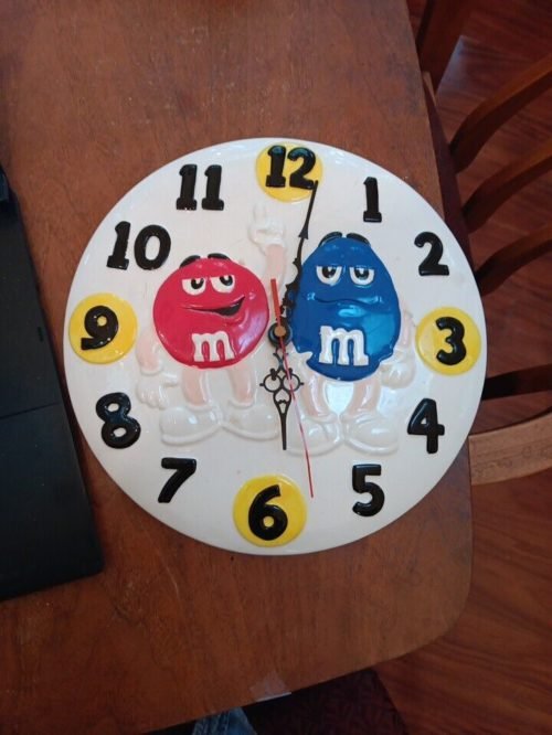 VTG 2001 M&M's Collectible Cool Blue Clock. Battery operated.tested ceramic