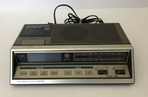 VTG 80s GE 7-4663A Woodgrain AM/FM Alarm Clock Radio - Tested & Fully Working