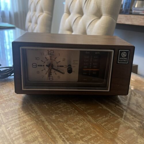 Vtg General Electric GE 7-4550 AM/FM Alarm Clock Radio Faux Wood Works Tested