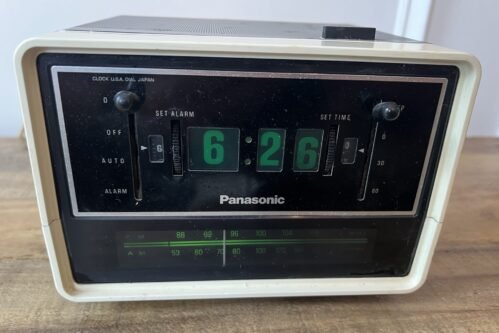 VTG Panasonic Flip Clock Radio/Alarm. 1970’s RC-6362 Back Lit Rare Needs Repair