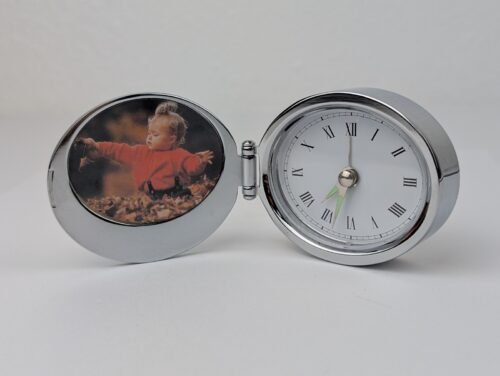 Vtg Quartz Desk Clock Photo Frame Pocket Style Alarm Function Silver Travel