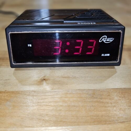 VTG Ramu Alarm Clock W/Snooze Plug-in With Battery Backup Woodgrain-look