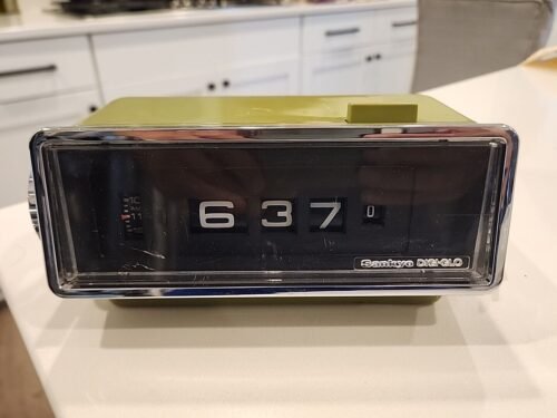 Vtg Sankyo 515 DIGI-GLO Alarm Flip Clock MCM Space Age Green *READ*