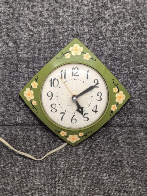 VTG Westclox Daisy Wall Clock Electric Pert Diamond Green W/Wht. Orange Flowers