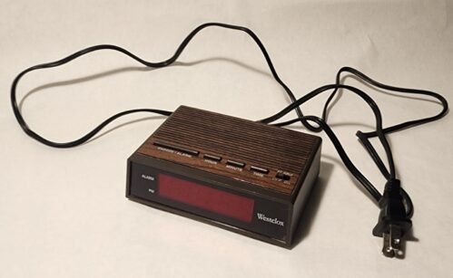 Westclox 22690 Retro Vintage Woodgrain Digital Alarm Clock 9V Battery Backup