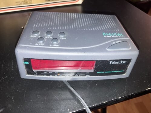 WESTCLOX AM FM Digital Alarm Clock Radio Model # 80181 Works