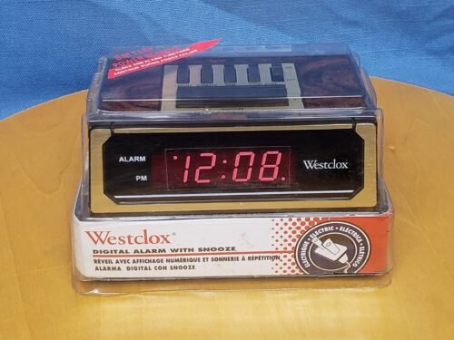 Westclox Digital Alarm Clock W/Snooze #22644 DYNAMIQUE WOODGRAIN Vintage ORG New