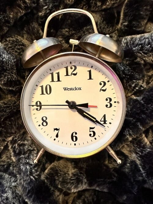 Westclox Twin Bell Alarm Clock 70010G Clock And Light Work. Doesn’t Turn Off