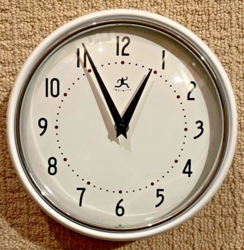 White Infinity Retro Wall Clock- works great!