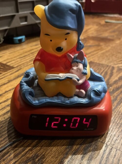 Winnie The Pooh & Piglet Disney Digital Alarm Clock / Night Light Vintage