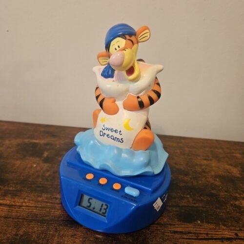 Winnie The Pooh Talking Tigger LCD Alarm Clock "Sweet Dreams" Vintage