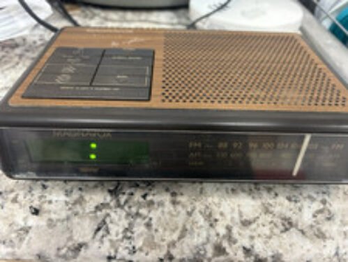 Wood Grain Vintage Retro Digital Alarm Clock Radio Magnavox D-3670 *TESTED Works